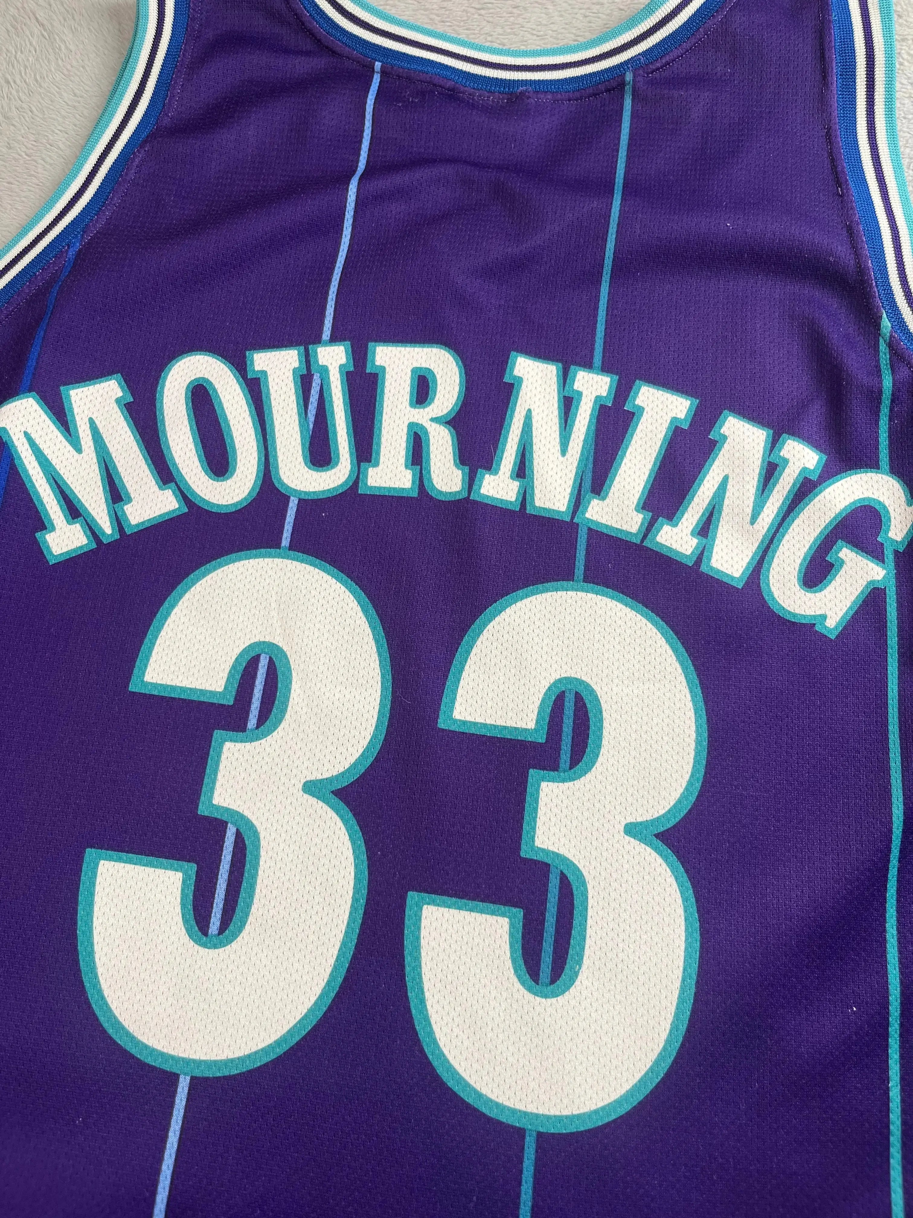 Alonzo Mourning #33 - Charlotte Hornets Alternate 1994-1995 - Champion (M) - Maillot NBA Champion