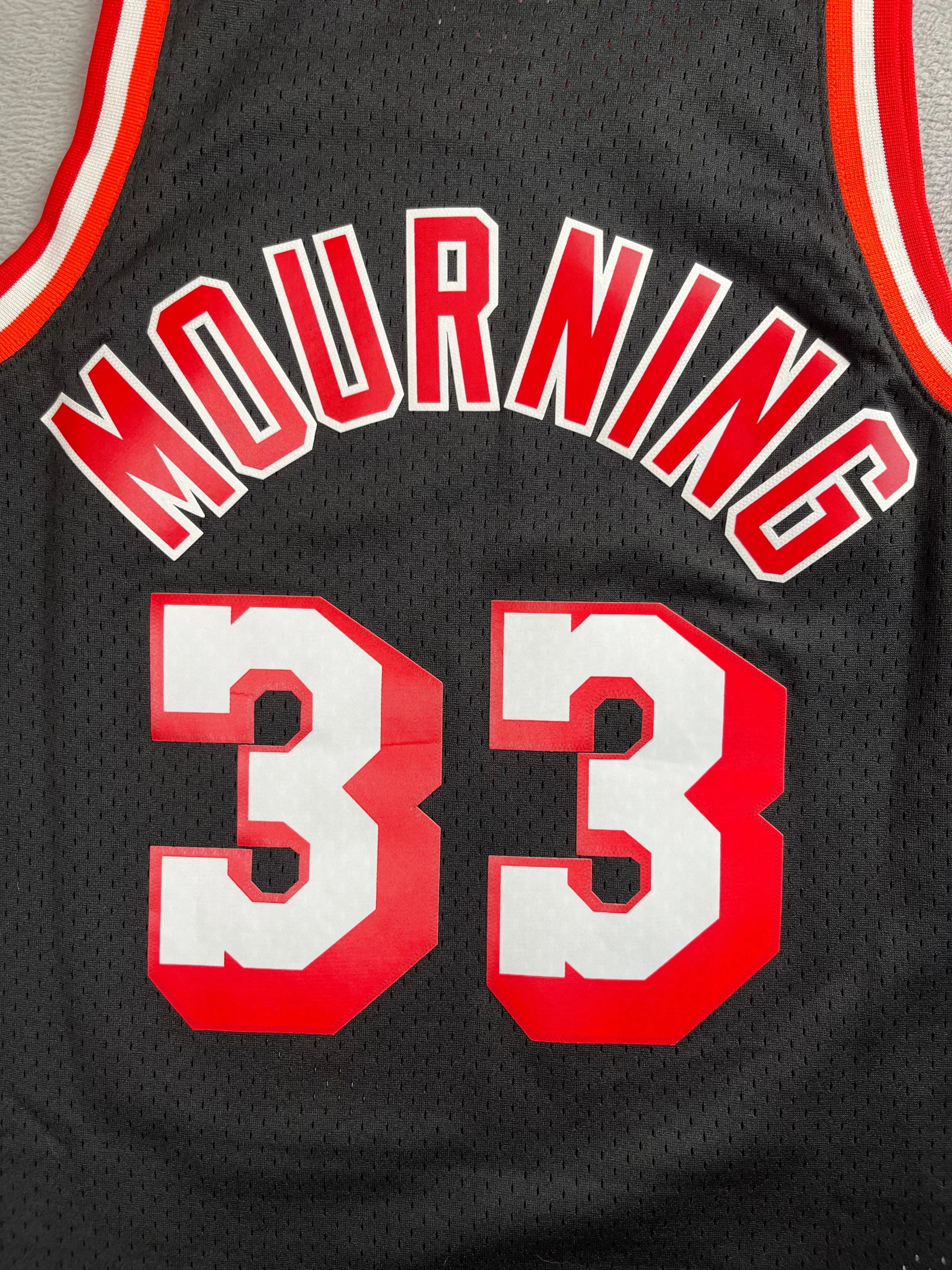 Alonzo Mourning #33 - Miami Heat Away 1996-1997 - Mitchell & Ness (S) - Maillot NBA