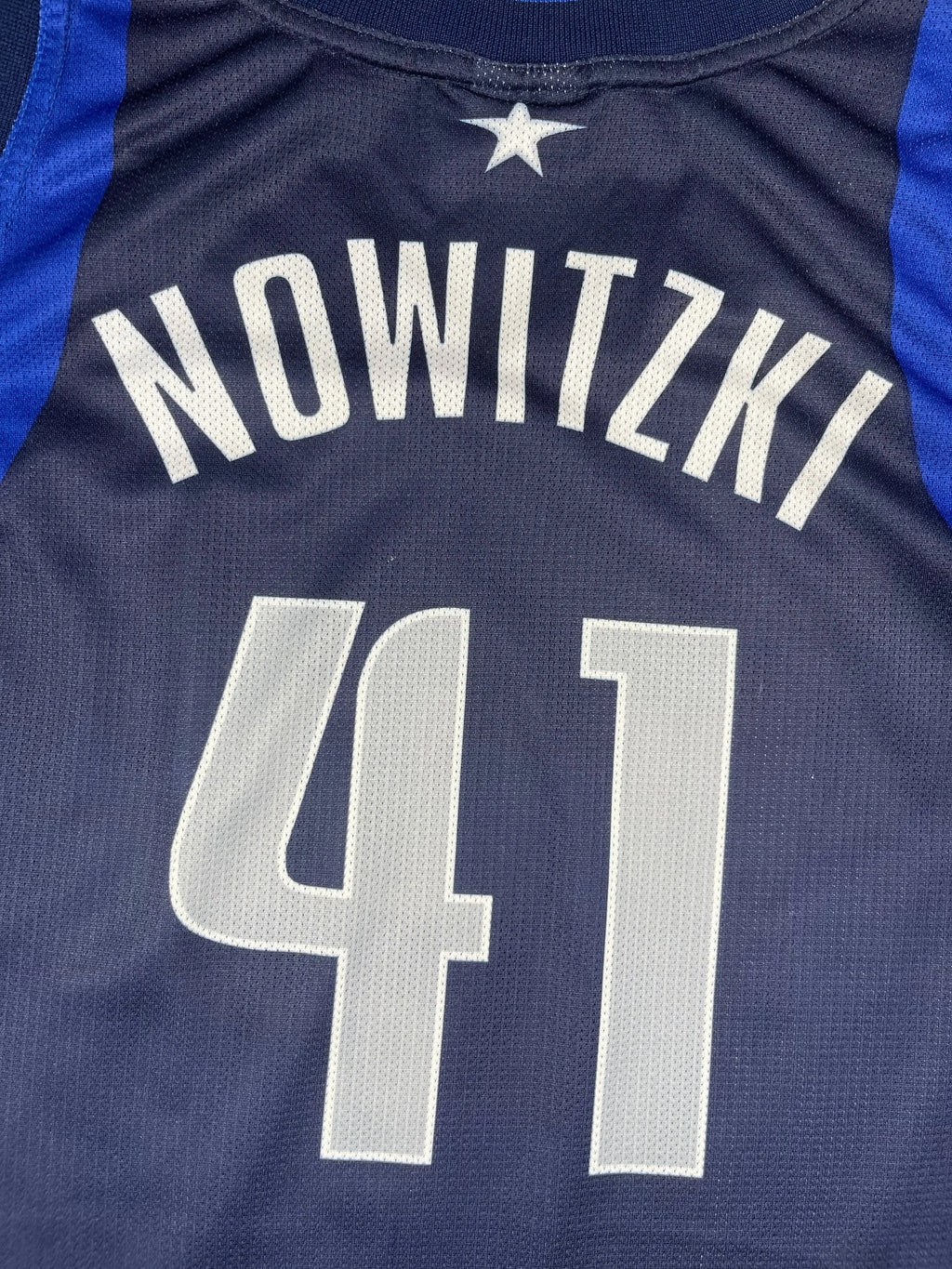 Dirk Nowitzki #41 - Dallas Mavericks Away 2002-2010 - Champion (XXL) - Maillot NBA