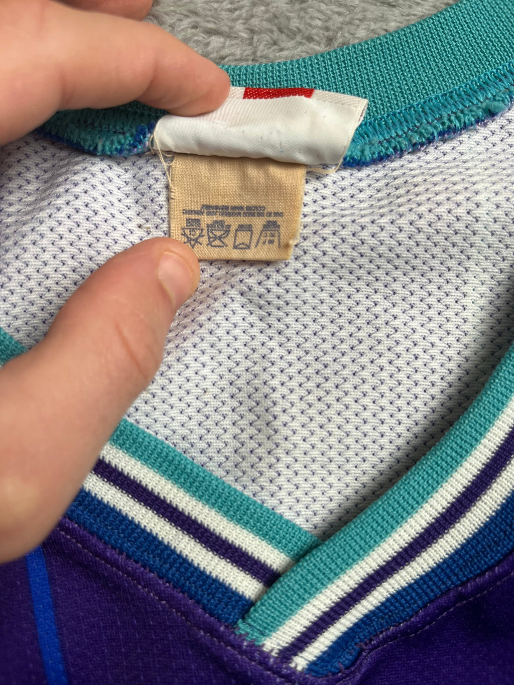 Alonzo Mourning #33 - Charlotte Hornets Alternate Saison 1994-1995 - Champion (L) Champion