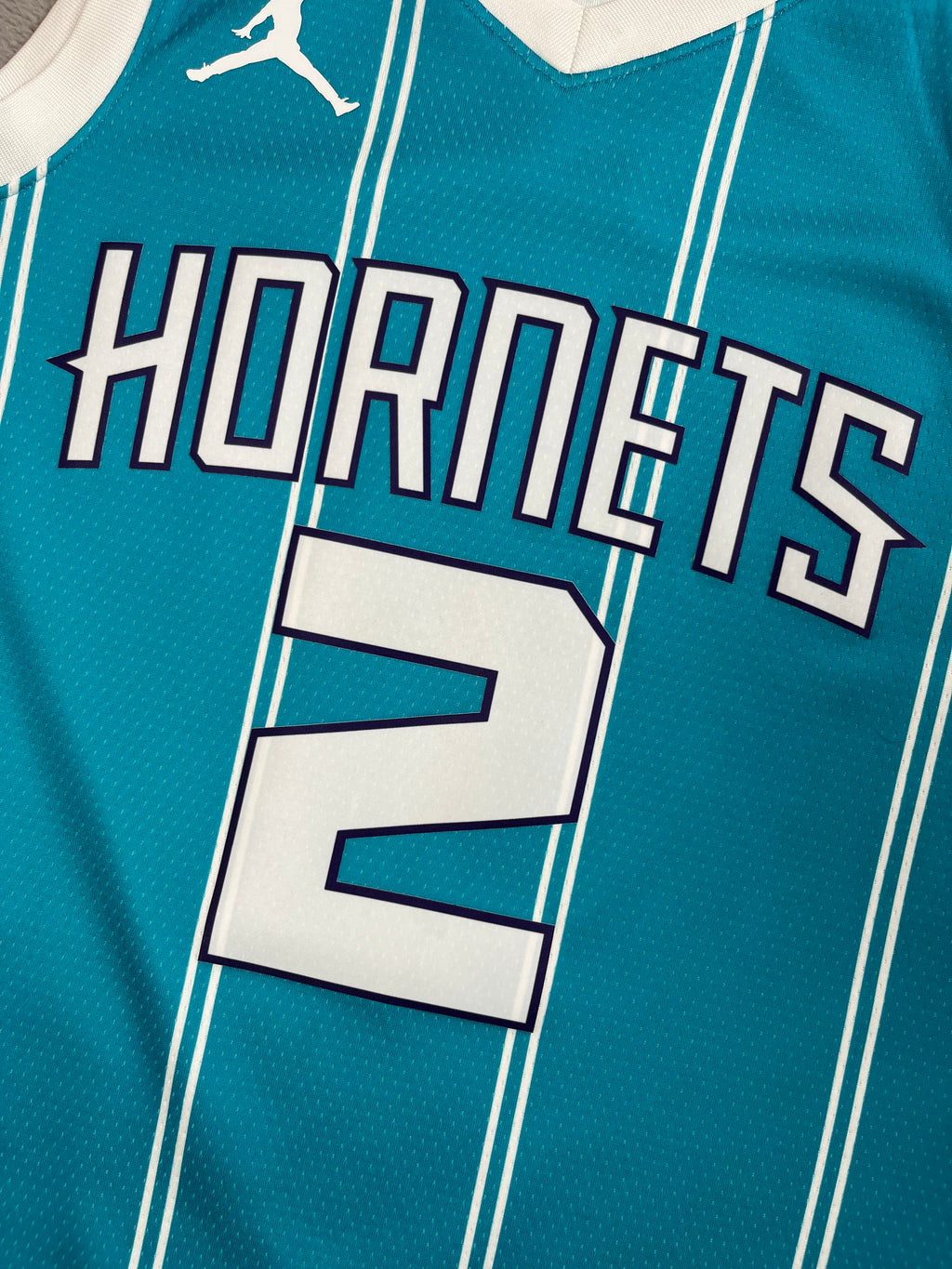 Lamelo Ball # 2 - Charlotte Hornets Away 2021-2025 - Jordan (M) - Maillot NBA Jordan