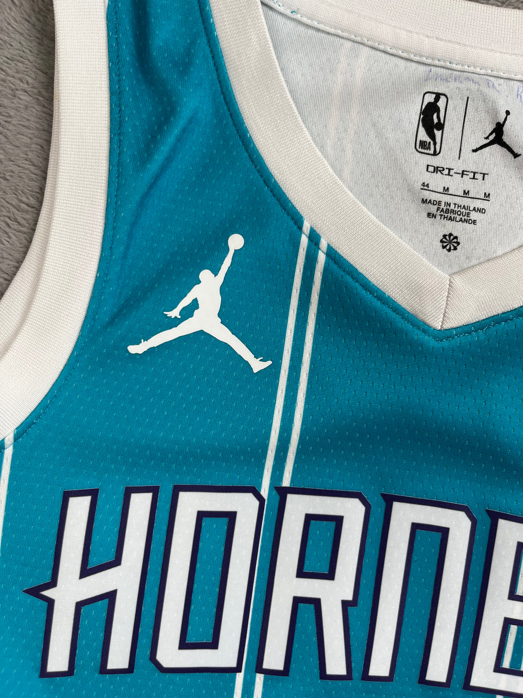 Lamelo Ball # 2 - Charlotte Hornets Away 2021-2025 - Jordan (M) - Maillot NBA Jordan