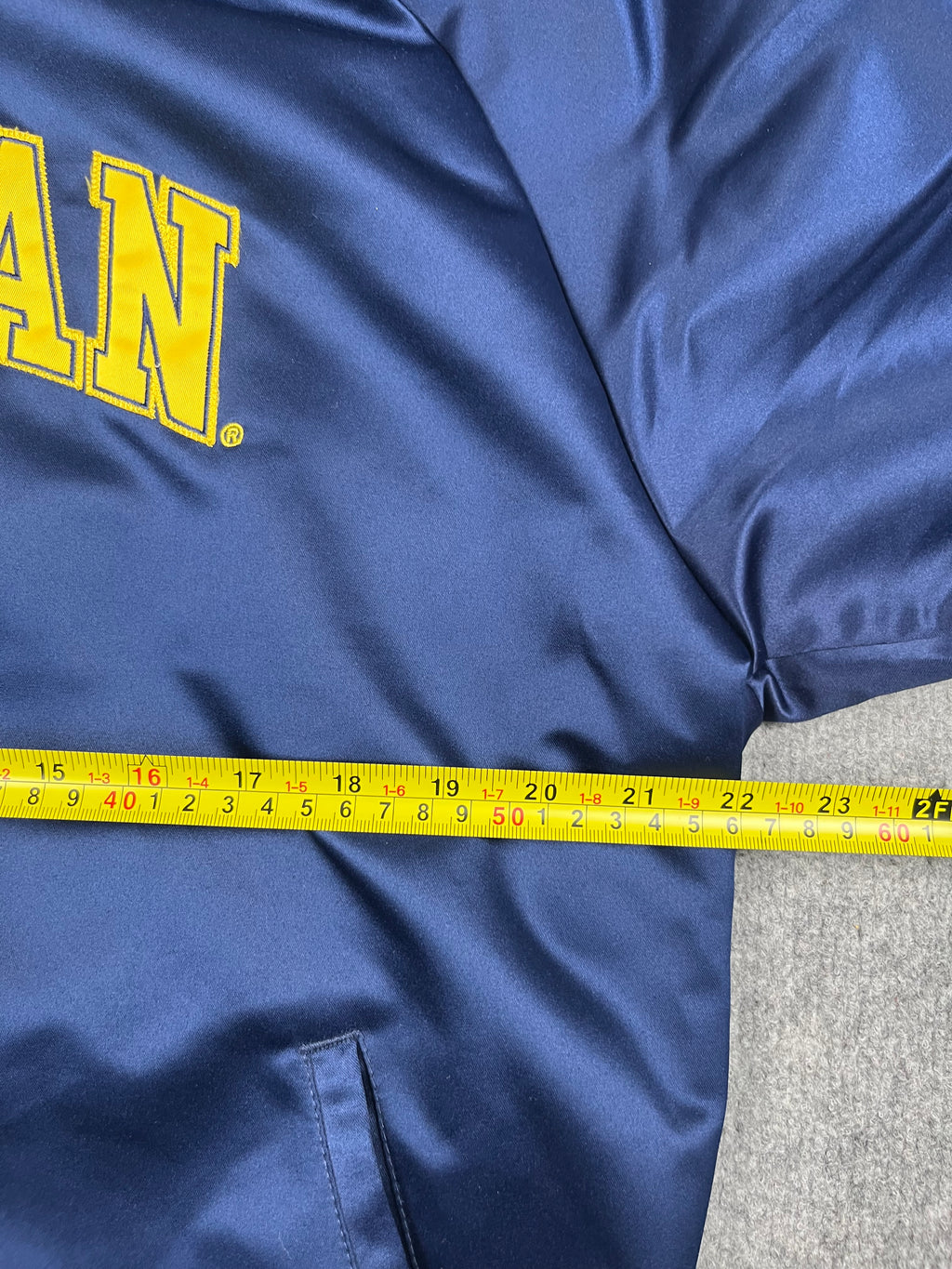Veste vintage - Bomber teddy satin brodé NCAA Michigan Wolverines- Mitchell & Ness (M)
