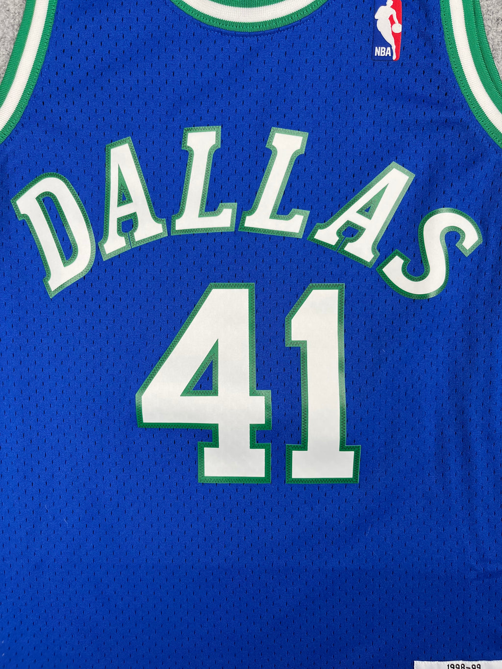 Dirk Nowitzki #41 - Dallas Mavericks Away 1998-1999 - Mitchell & Ness (M) - Maillot NBA
