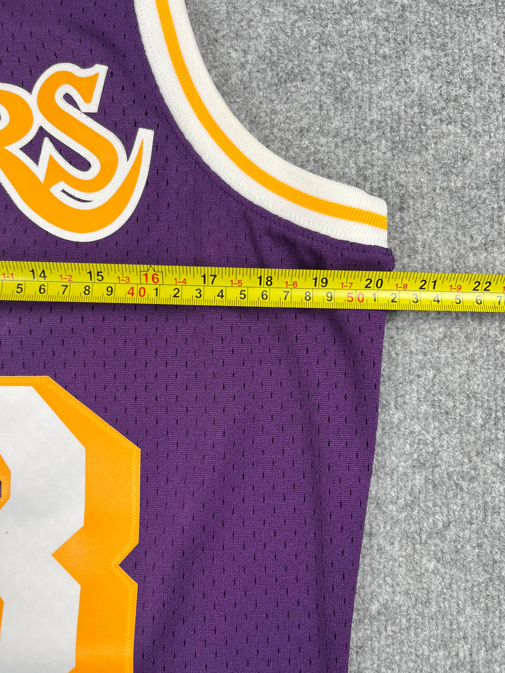 Kareem Abdul-Jabbar #33 - Los Angeles Lakers Away 1983-1984 - Mitchell & Ness (M) - Maillot NBA