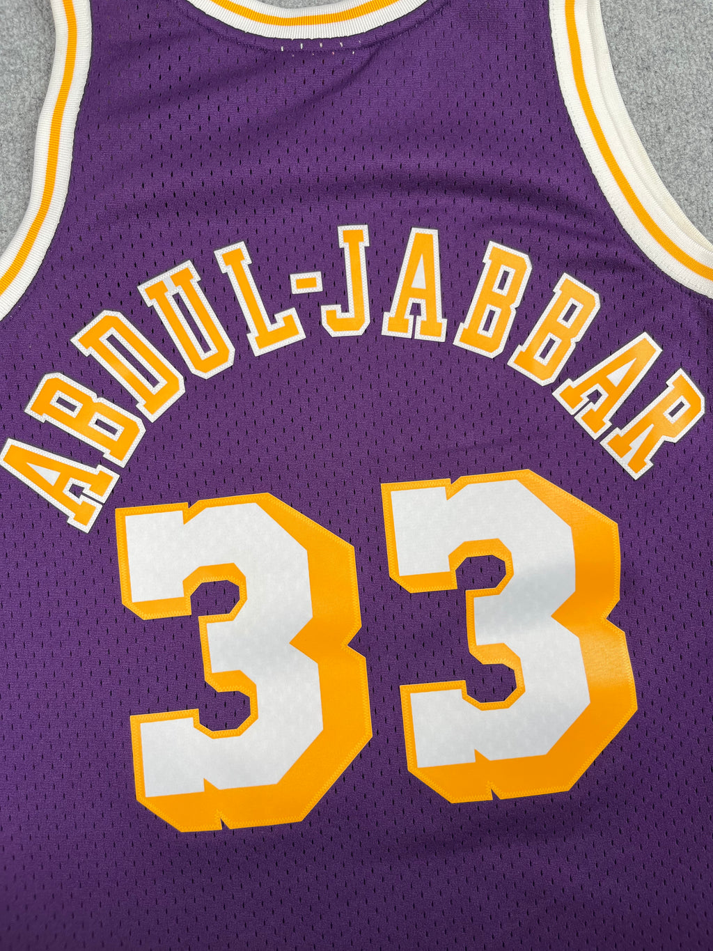 Kareem Abdul-Jabbar #33 - Los Angeles Lakers Away 1983-1984 - Mitchell & Ness (M) - Maillot NBA
