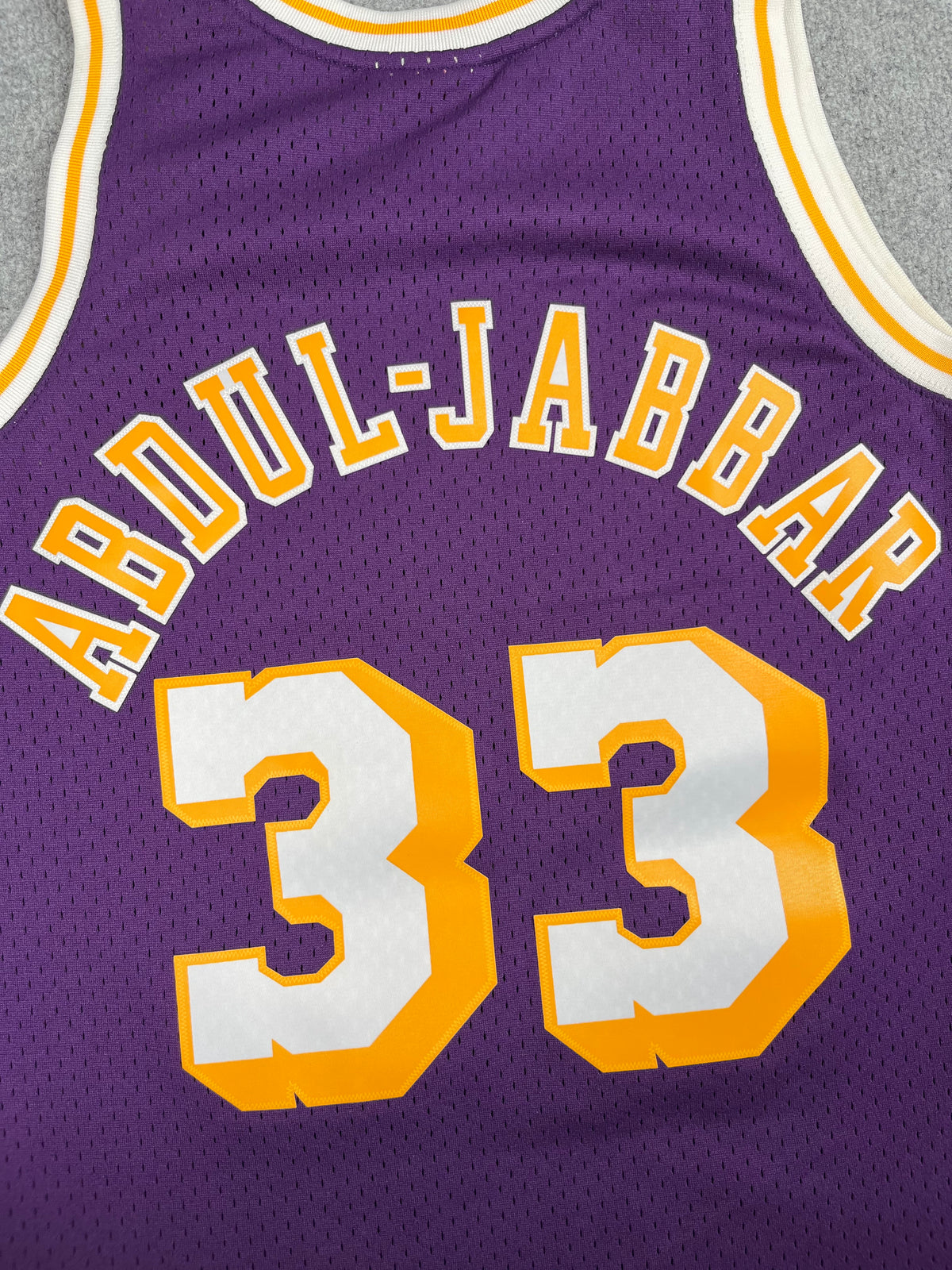 Kareem Abdul-Jabbar #33 - Los Angeles Lakers Away 1983-1984 - Mitchell & Ness (M) - Maillot NBA