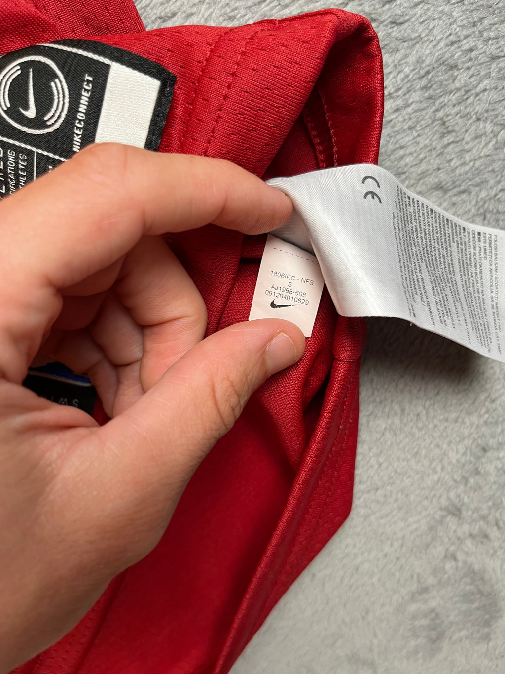 Victor Oladipo #4 - Indiana Pacers Classic "Hickory" 2018-2019 - Nike (S) Nike