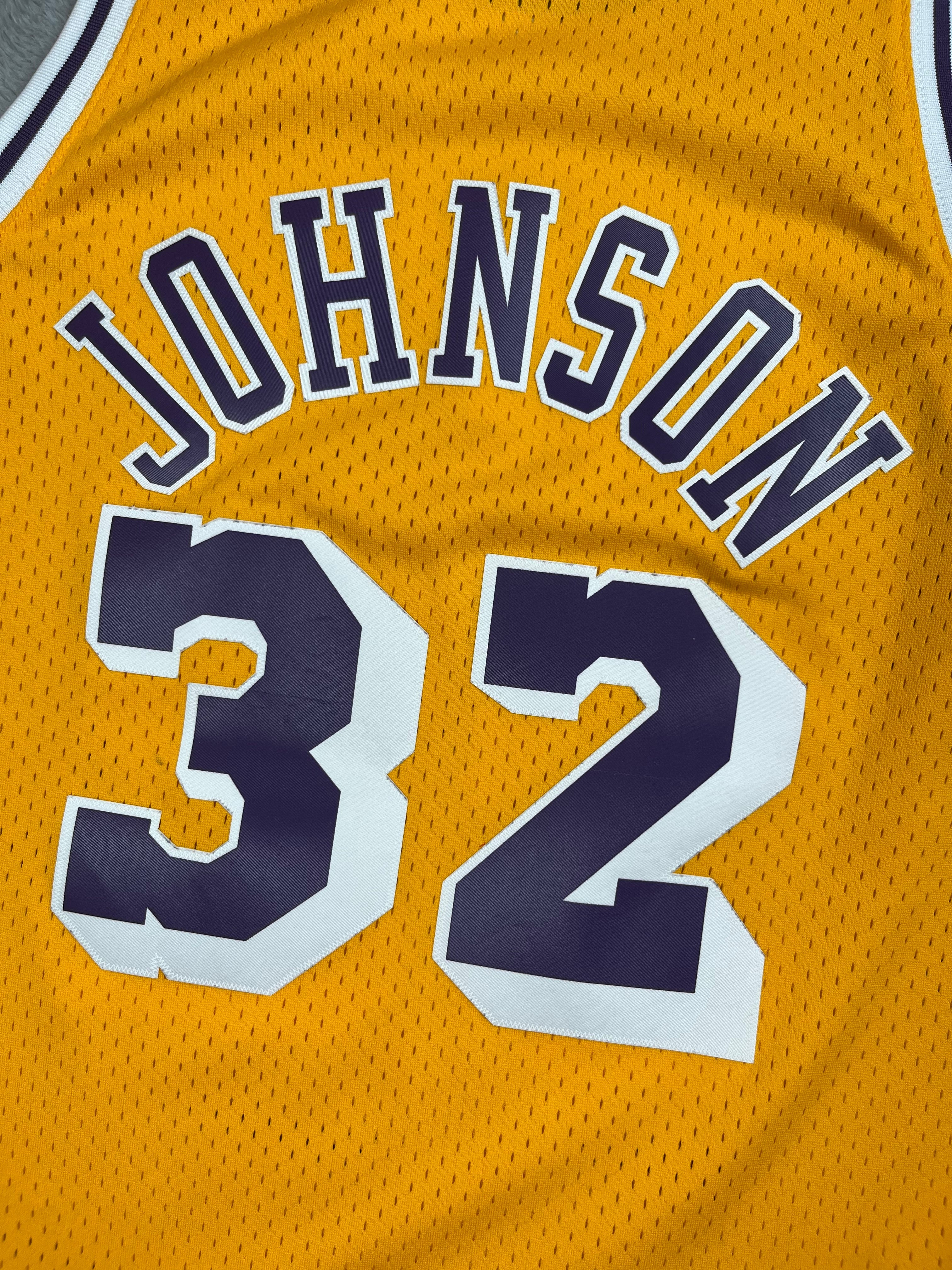 Magic Johnson #32 - Los Angeles Lakers Home 1980-1986 - Mitchell & Ness (L) Mitchell & Ness