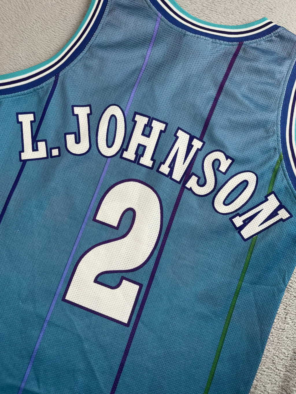 Larry Johnson #2 - Charlotte Hornets Away 1992-1996 - Champion (XS) - Maillot NBA
