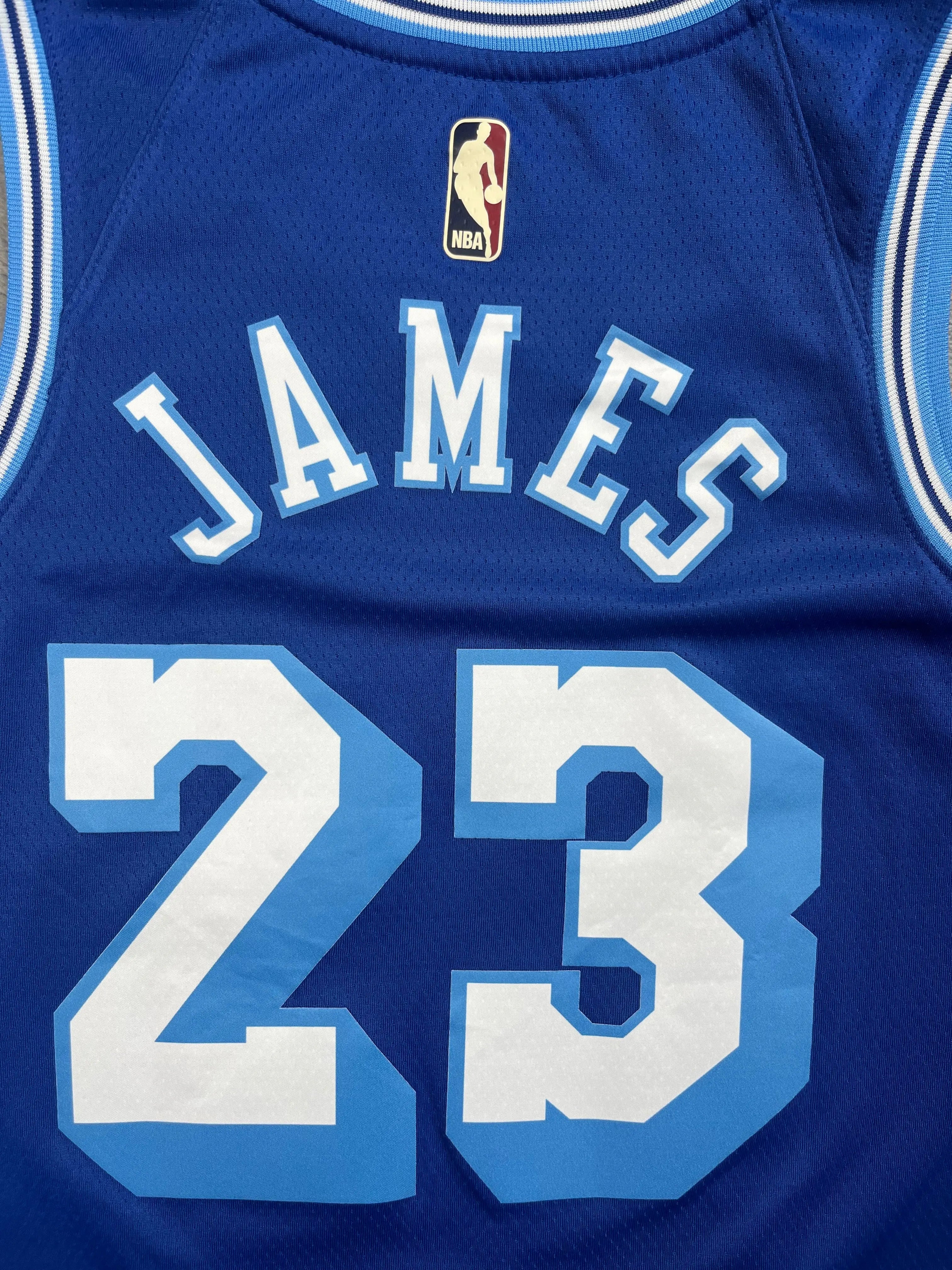 LeBron James #23 - Los Angeles Lakers Classic 2021 - Nike (M) - Maillot NBA Nike
