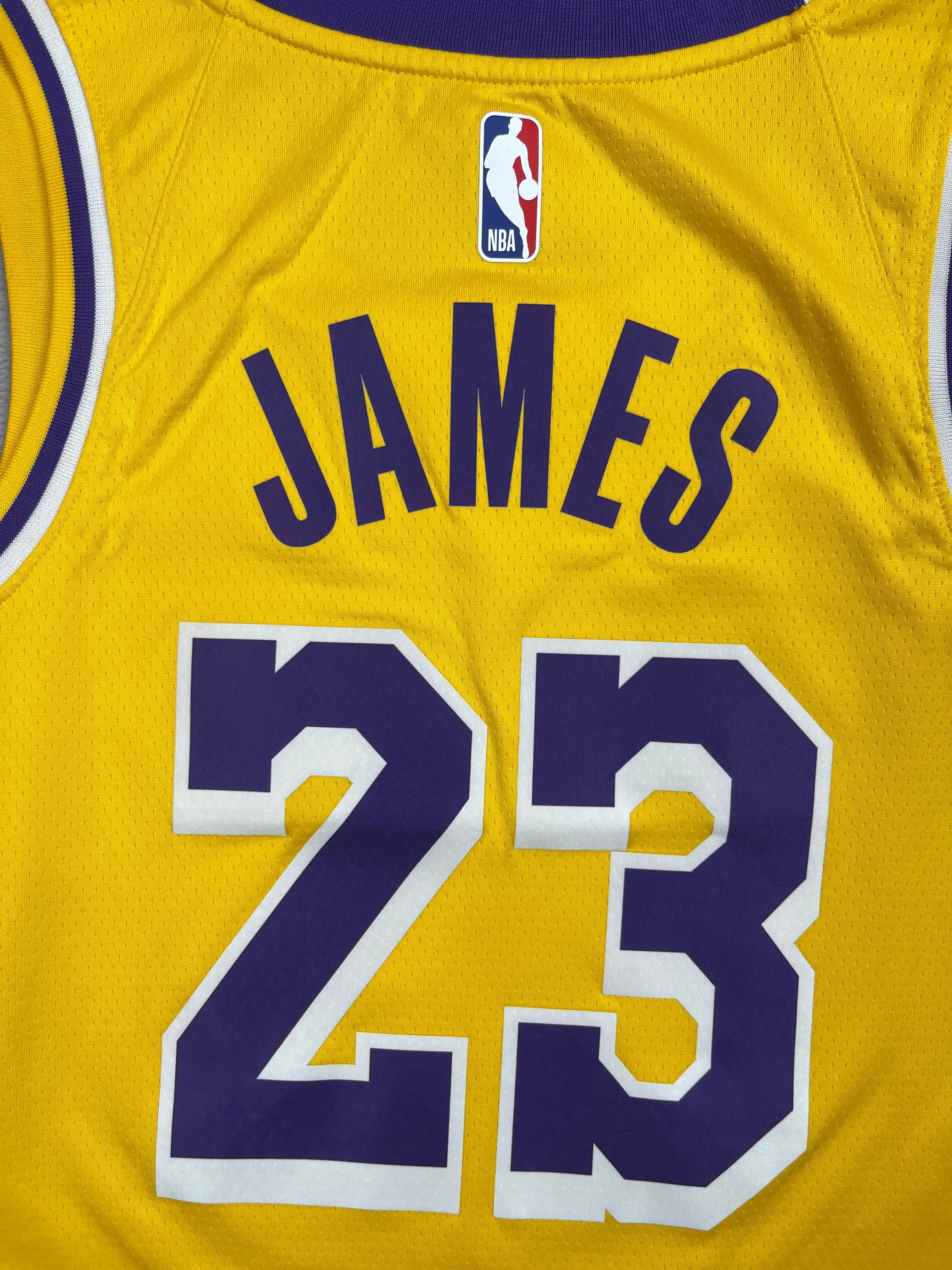 LeBron James #23 - Los Angeles Lakers Icon 2023-2026 - Nike (M) - Maillot NBA Nike