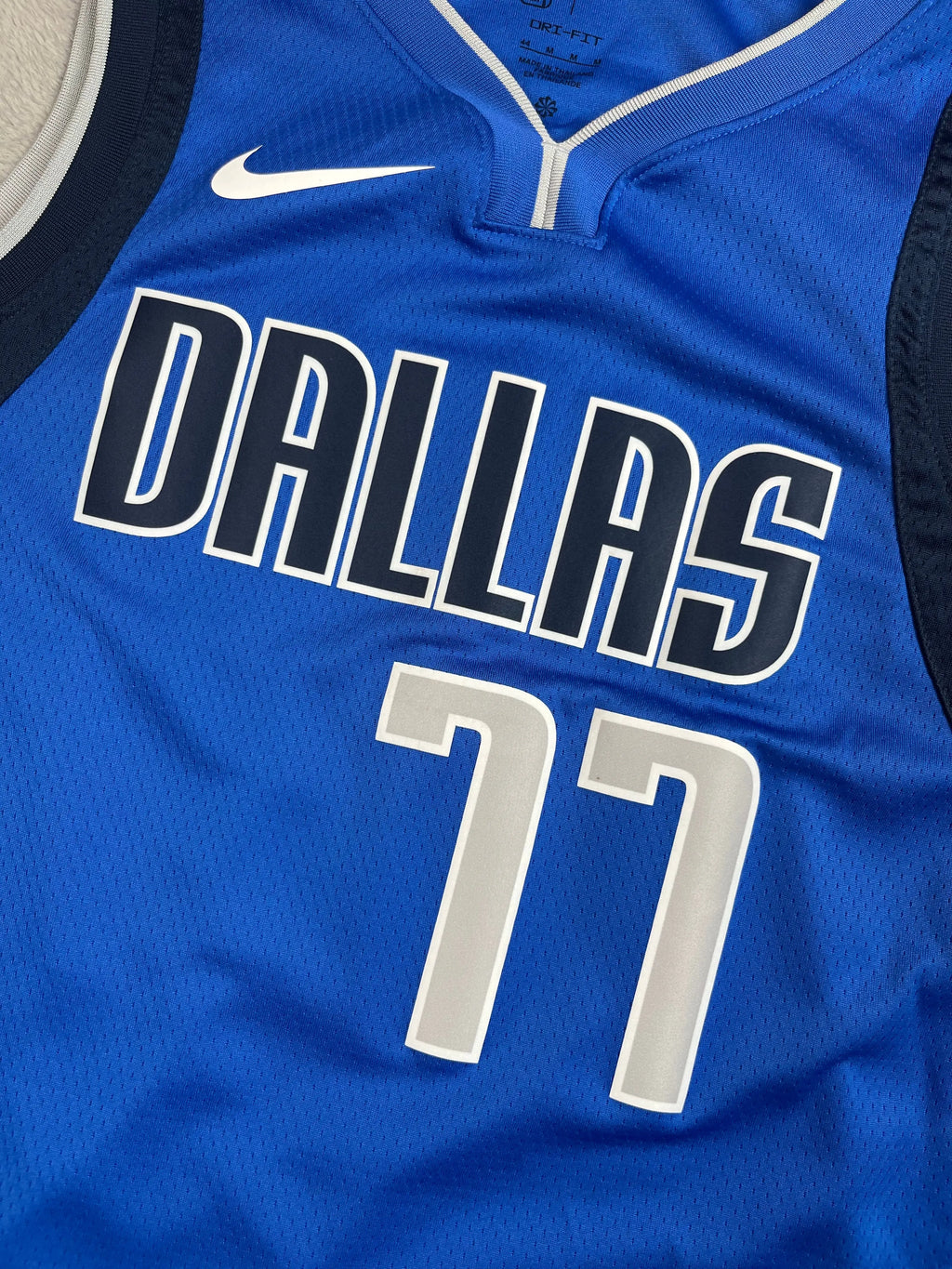 Luka Dončić #77 - Dallas Mavericks Icon 2019-2025 - Nike (M) - Maillot NBA Nike