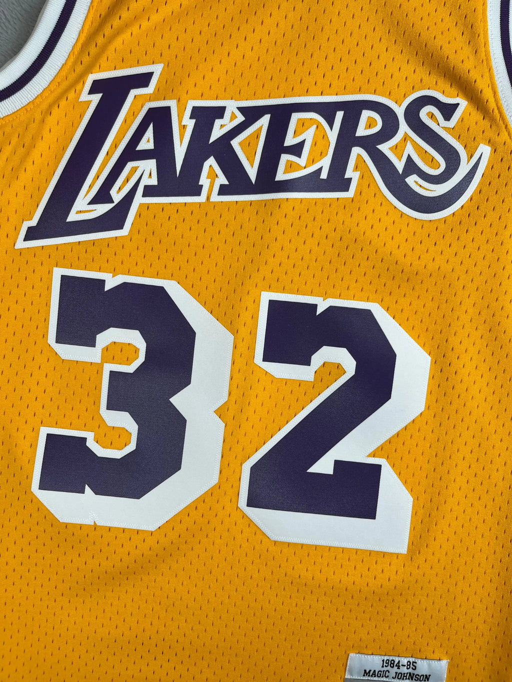 Magic Johnson #32 - Los Angeles Lakers Home 1984-1985 - Mitchell & Ness (S) - Maillot NBA Mitchell & Ness