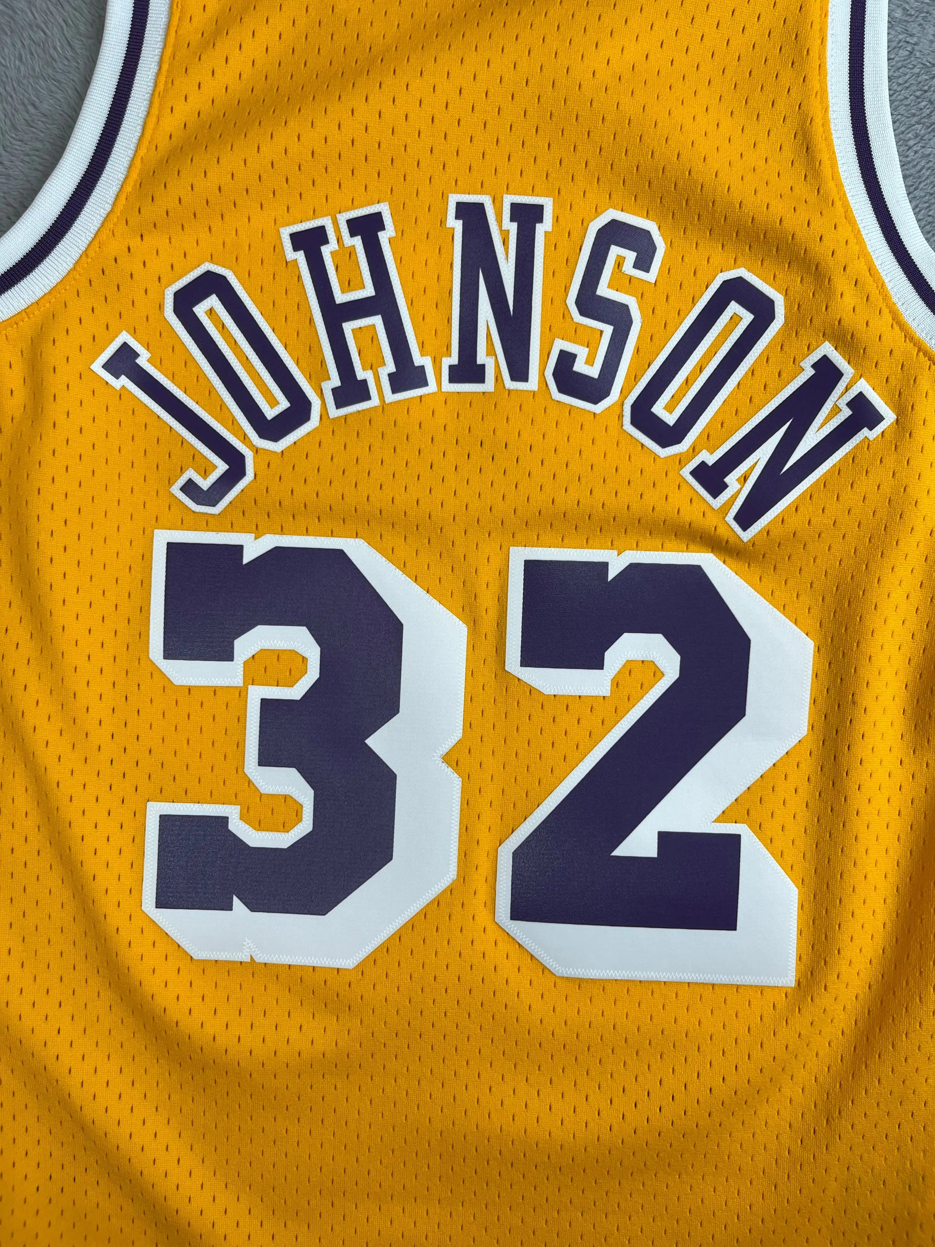 Magic Johnson #32 - Los Angeles Lakers Home 1984-1985 - Mitchell & Ness (S) - Maillot NBA Mitchell & Ness