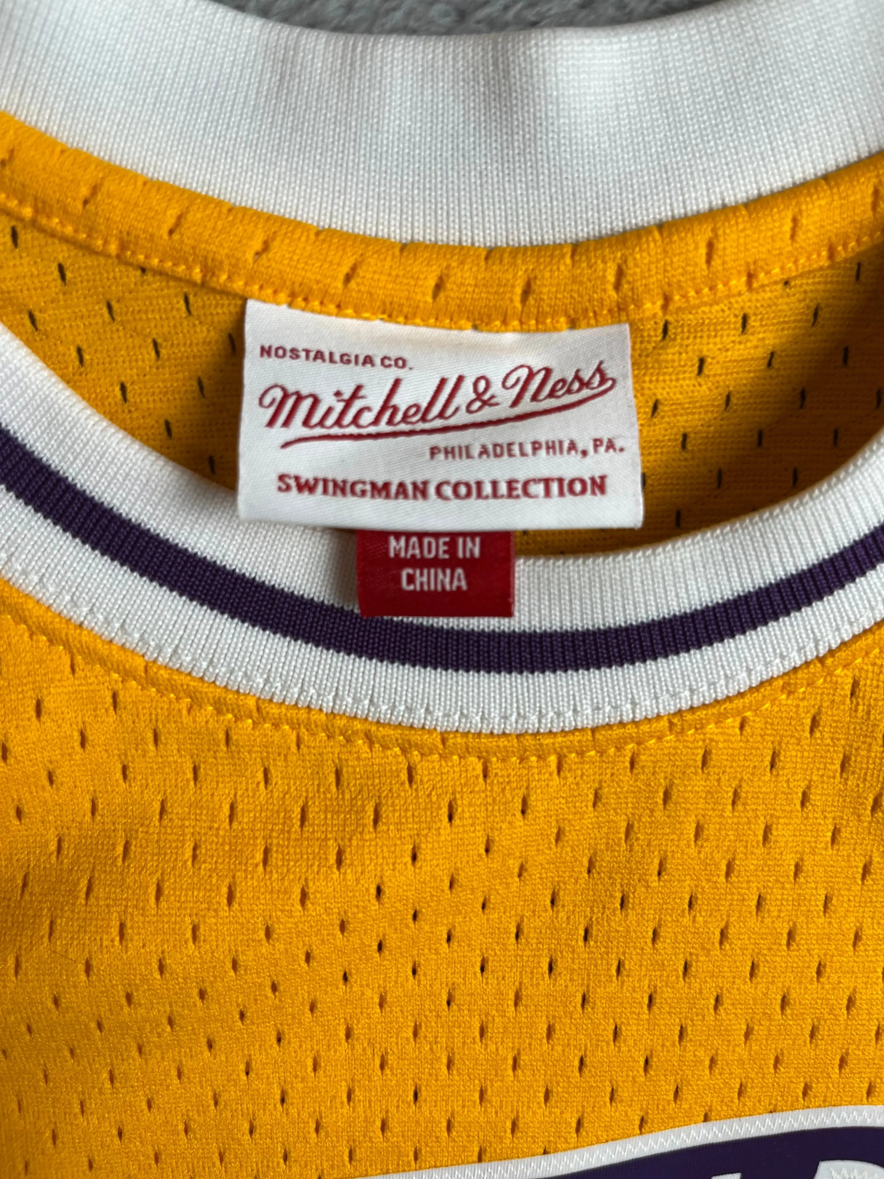 Magic Johnson #32 - Los Angeles Lakers Home 1984-1985 - Mitchell & Ness (S) - Maillot NBA Mitchell & Ness