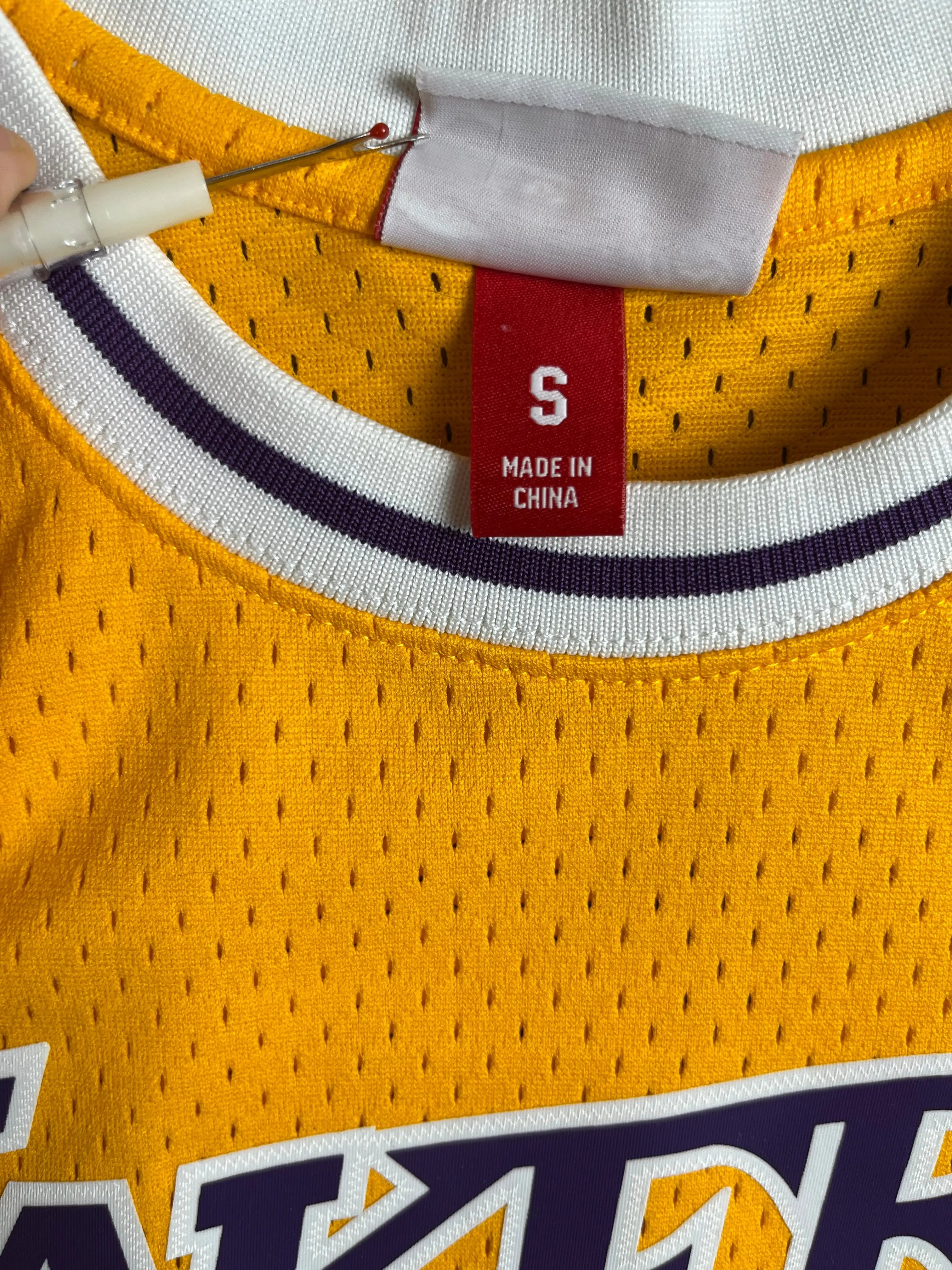 Magic Johnson #32 - Los Angeles Lakers Home 1984-1985 - Mitchell & Ness (S) - Maillot NBA Mitchell & Ness