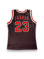 Michael Jordan #23 - Chicago Bulls Alternate 1996-1997 - Champion (L) - Maillot NBA