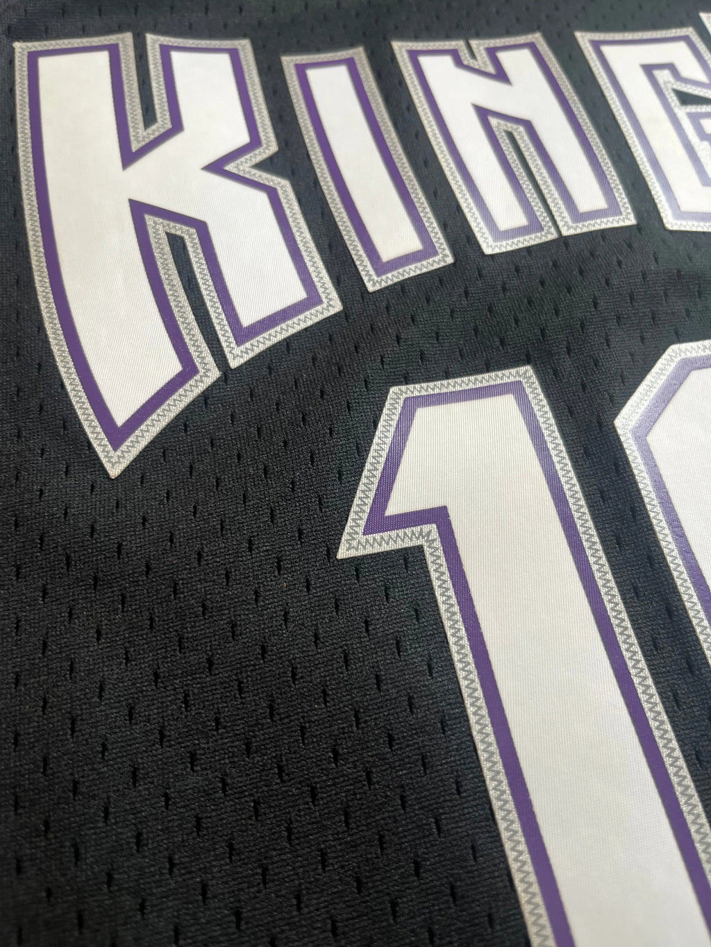 Peja Stojaković #16 - Sacramento Kings Away 2001-2002 - Mitchell & Ness (S) - Maillot NBA